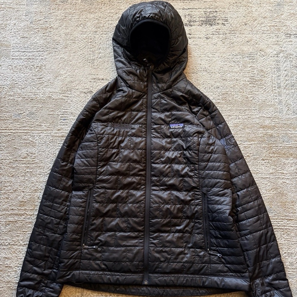 Patagonia Jacket Womens Large Black Nano
Puff Hooded Insulated Lightweight*